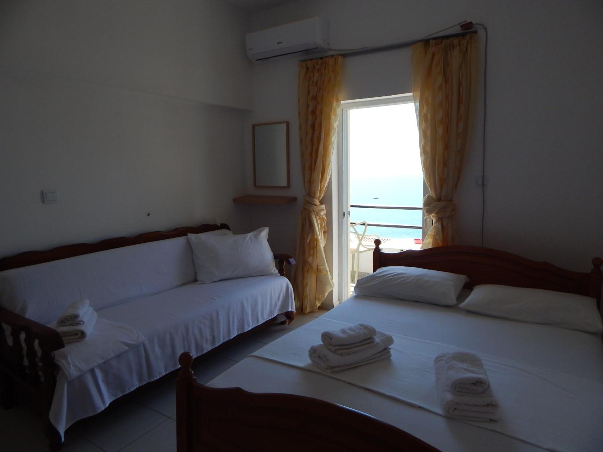 Bel Air Rooms Himare Room photo