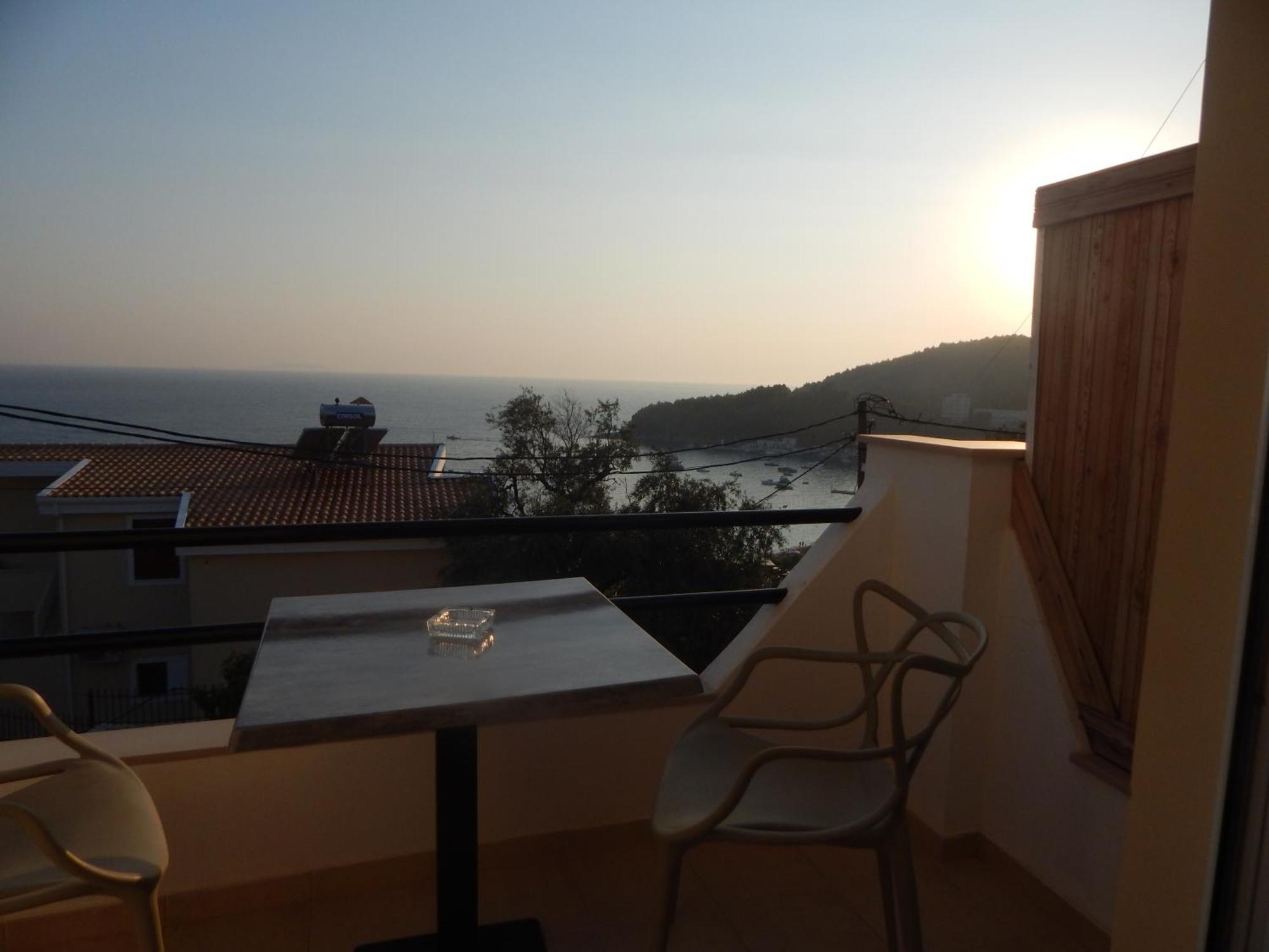 Bel Air Rooms Himare Exterior photo