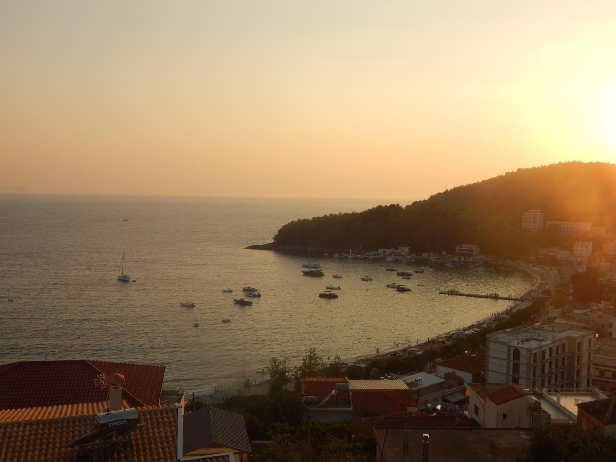 Bel Air Rooms Himare Exterior photo